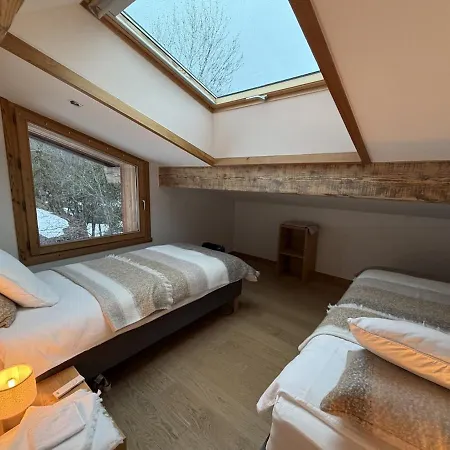 Chalet Avec Jardin Proche Centre Village *
