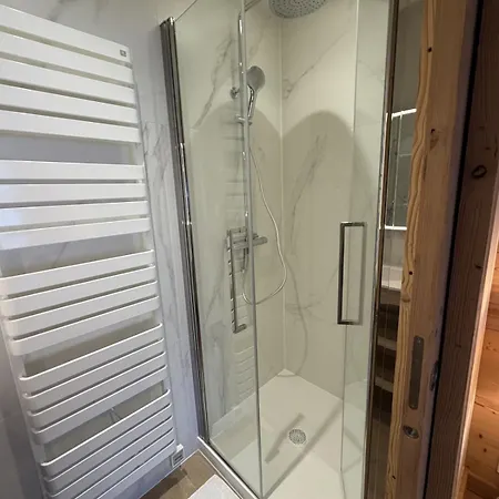 Chalet Avec Jardin Proche Centre Village *