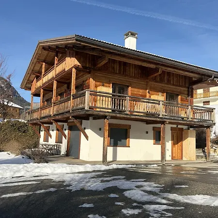 Chalet Avec Jardin Proche Centre Village *
